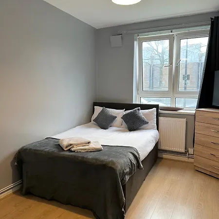 1 Bedroom Flat In Whitechapel, London